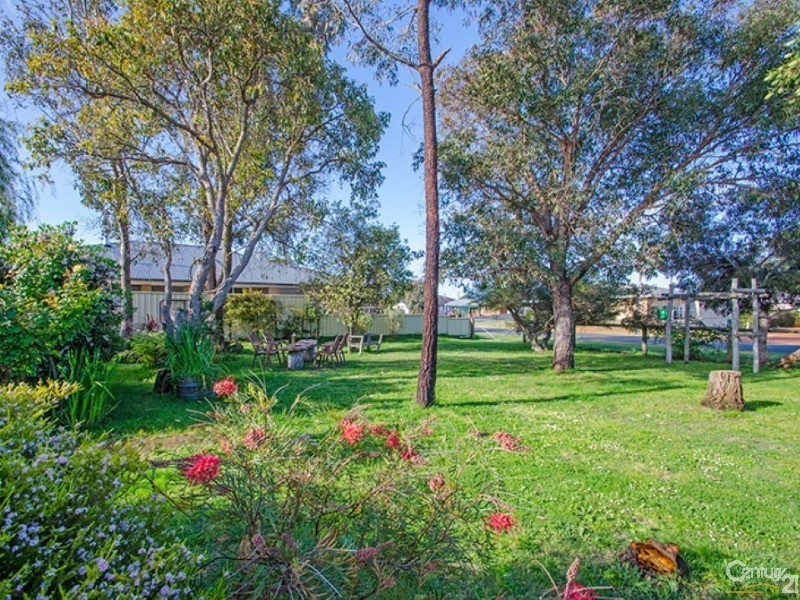 25 West Road, Capel WA 6271