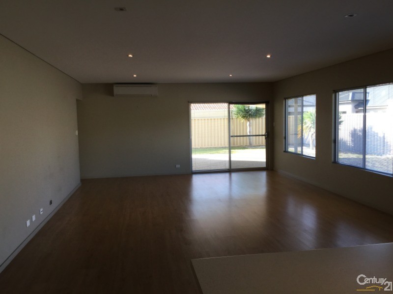 21 Greenough Place, Millbridge WA 6232