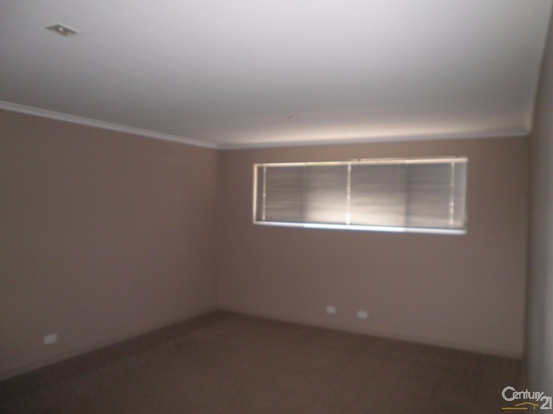 21 Greenough Place, Millbridge WA 6232