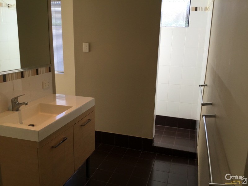 21 Greenough Place, Millbridge WA 6232