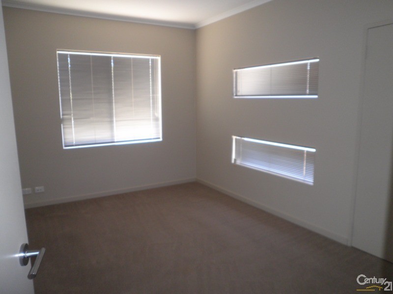 21 Greenough Place, Millbridge WA 6232