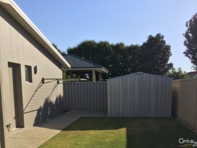 21 Greenough Place, Millbridge WA 6232