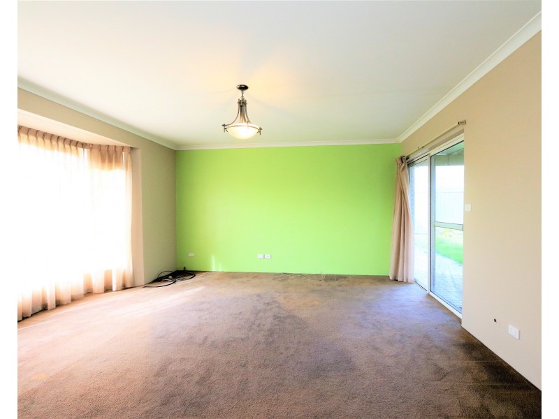 13 Claret Grove, Eaton WA 6232