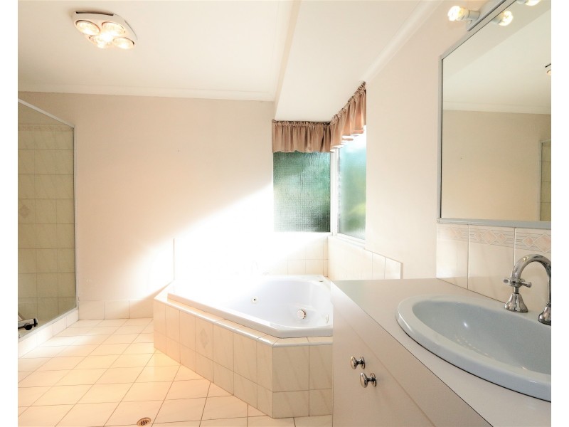 13 Claret Grove, Eaton WA 6232