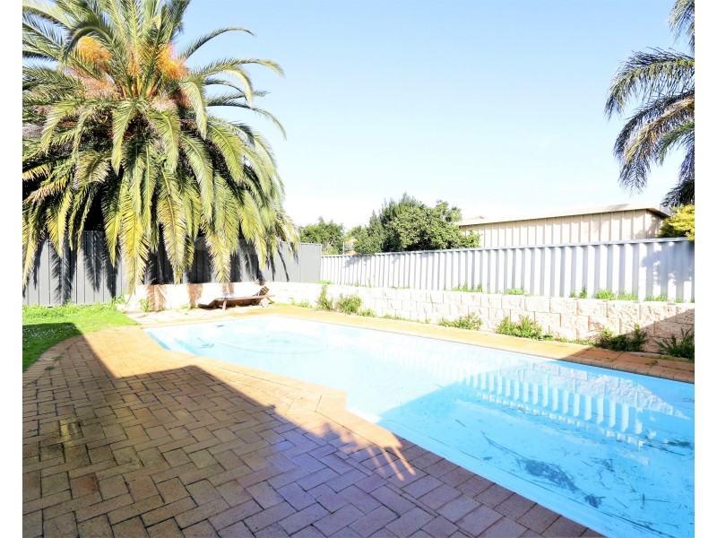13 Claret Grove, Eaton WA 6232