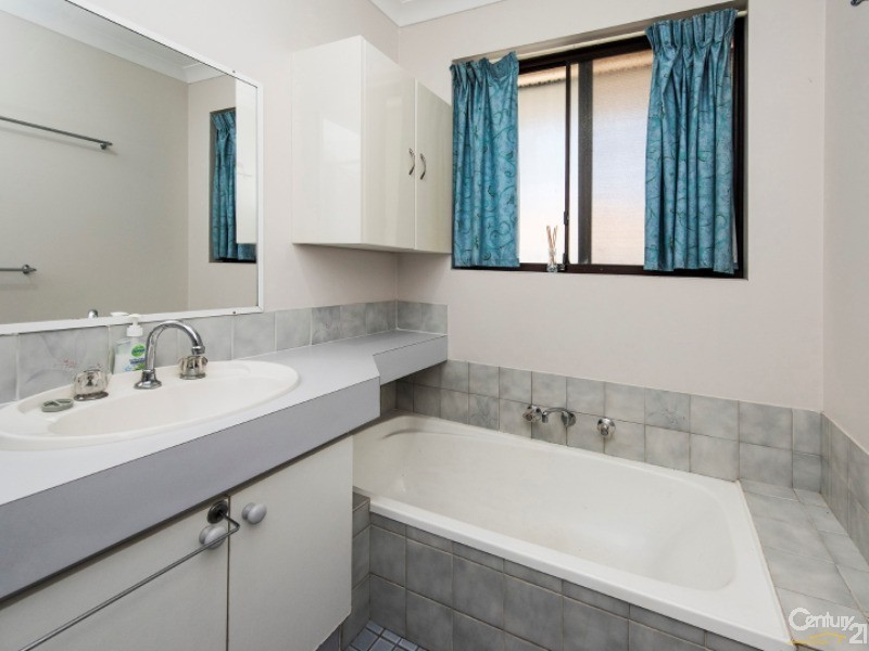 4 Crews Court, Withers WA 6230