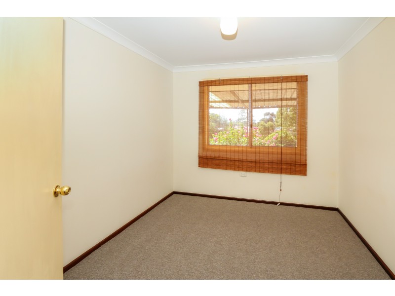 10 Jacaranda Crescent, Withers WA 6230