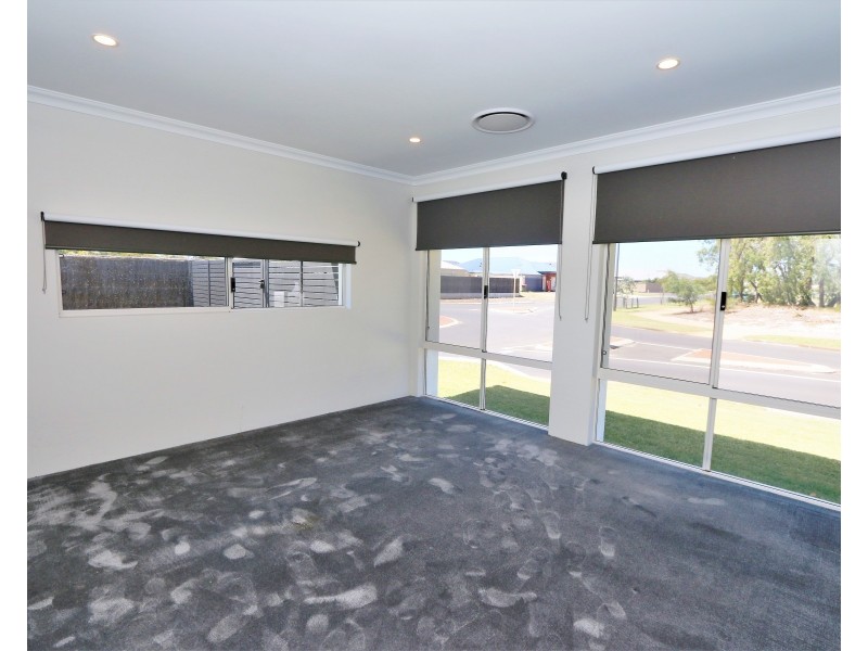 12 Chestnut Boulevard, Millbridge WA 6232