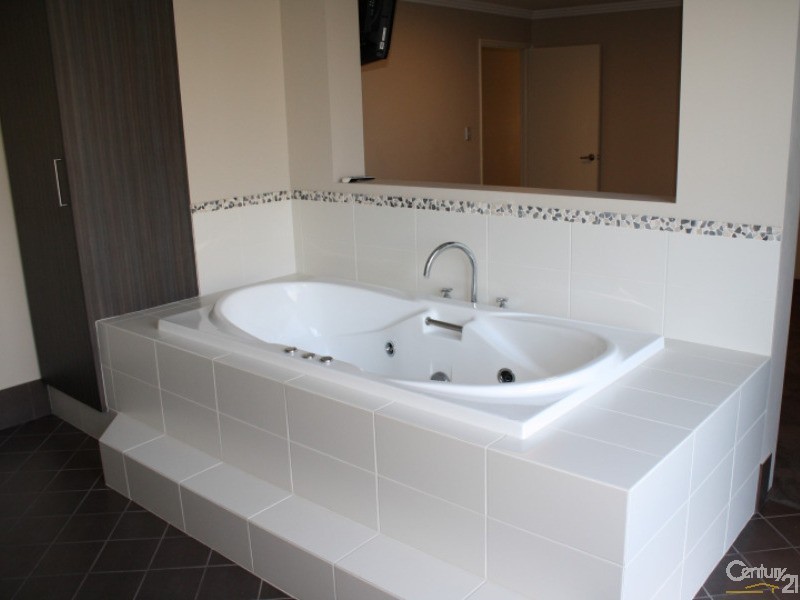 11 Henderson Crescent, Australind WA 6233