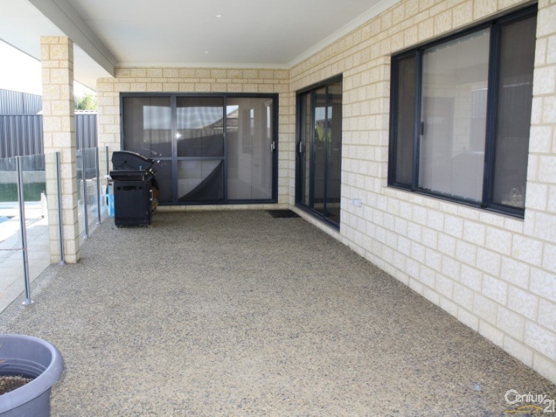 11 Henderson Crescent, Australind WA 6233