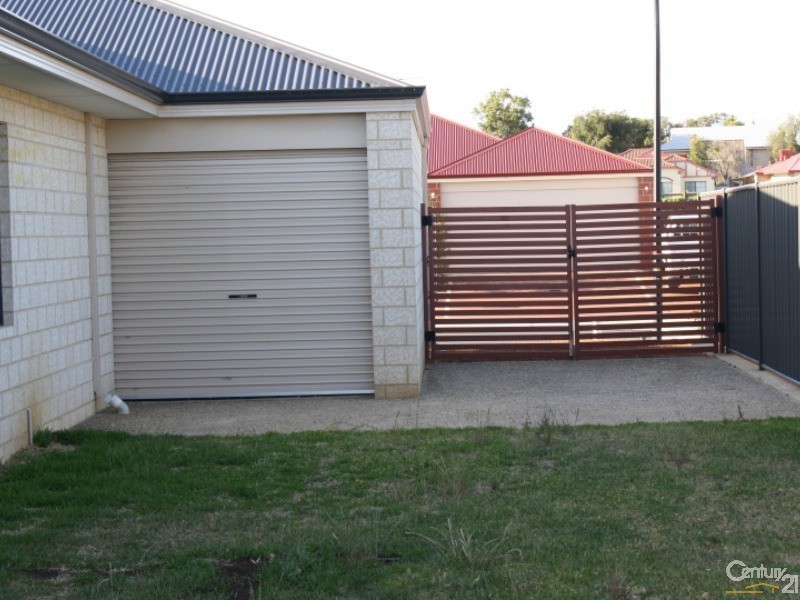 11 Henderson Crescent, Australind WA 6233