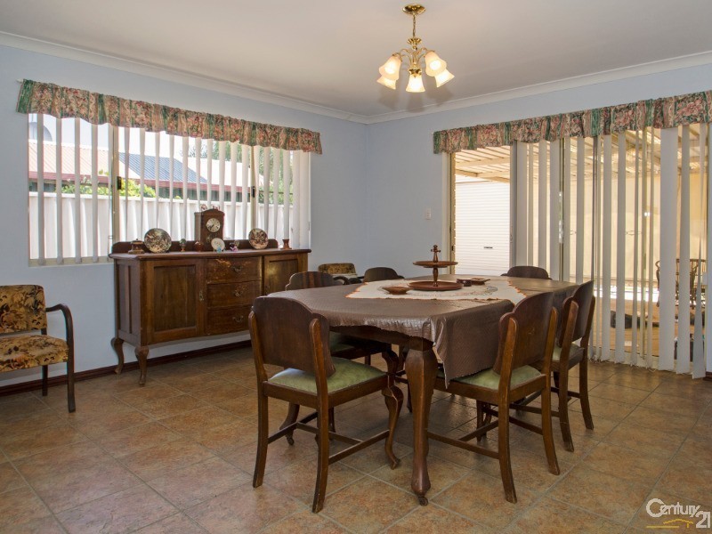 8 Christchurch Place, College Grove WA 6230