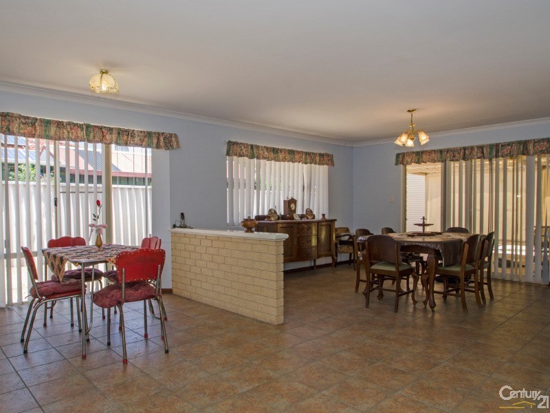 8 Christchurch Place, College Grove WA 6230