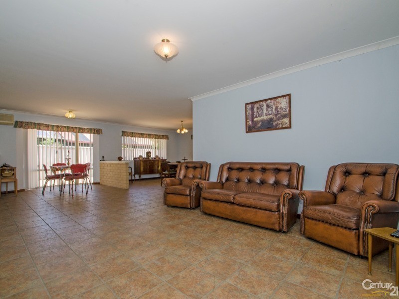 8 Christchurch Place, College Grove WA 6230