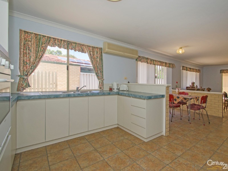 8 Christchurch Place, College Grove WA 6230