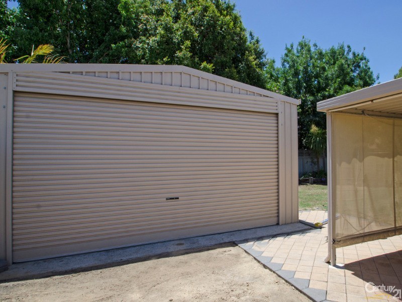 8 Christchurch Place, College Grove WA 6230