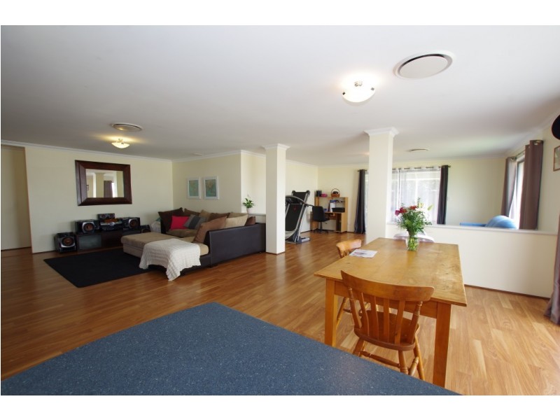 26 Walton Approach, Dalyellup WA 6230