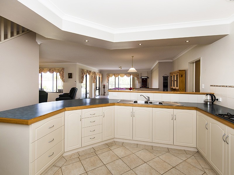 9 Bonanza Road, Dalyellup WA 6230