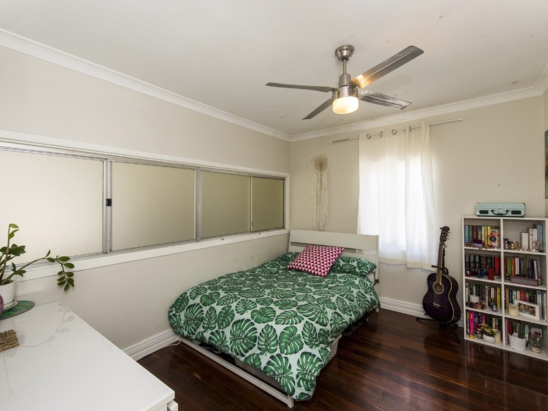 13 Moolyeen road, Carey Park WA 6230