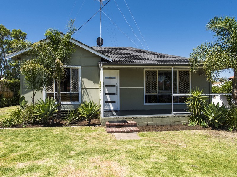 13 Moolyeen road, Carey Park WA 6230