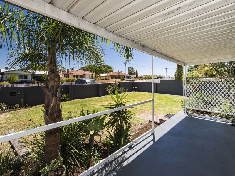13 Moolyeen road, Carey Park WA 6230