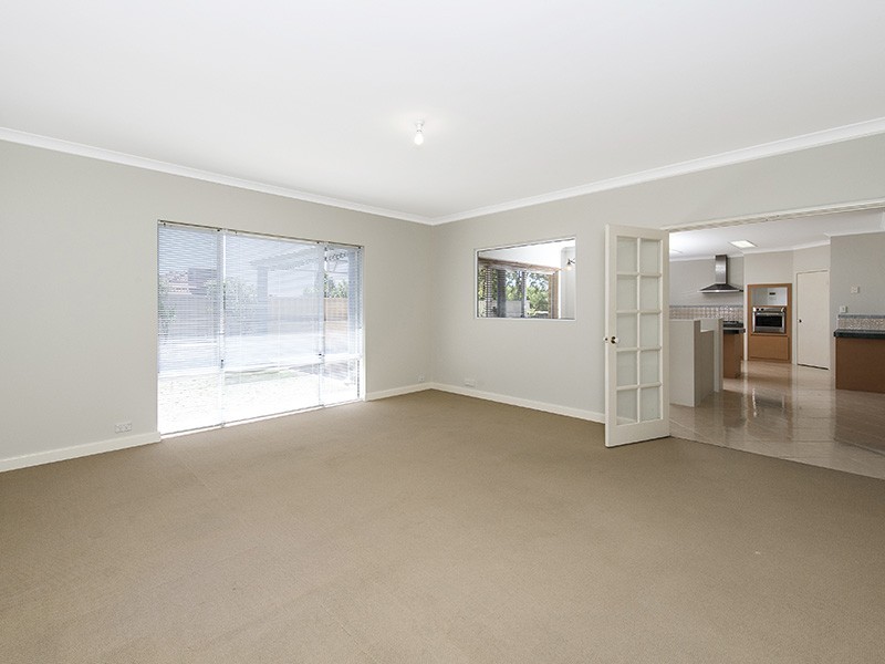 16 Possum Way, College Grove WA 6230