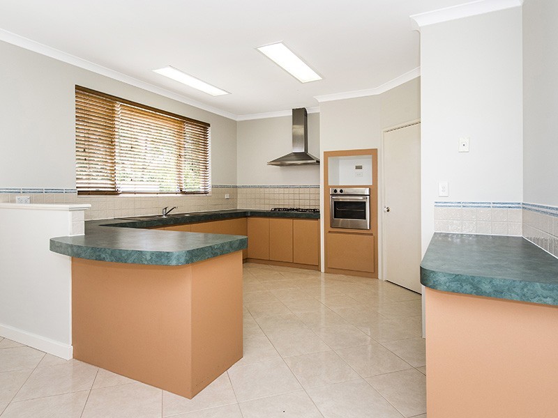 16 Possum Way, College Grove WA 6230