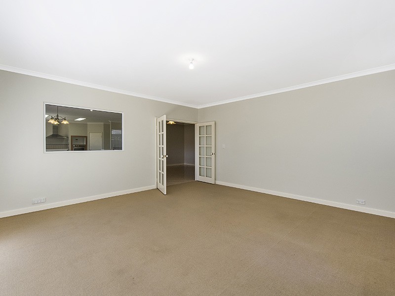 16 Possum Way, College Grove WA 6230