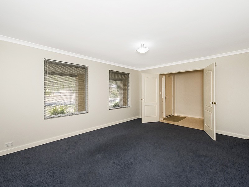 16 Possum Way, College Grove WA 6230