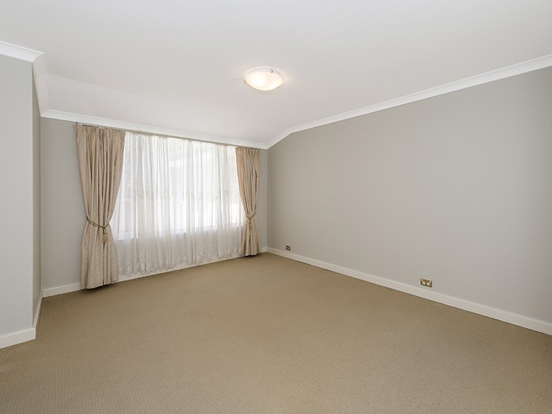 16 Possum Way, College Grove WA 6230