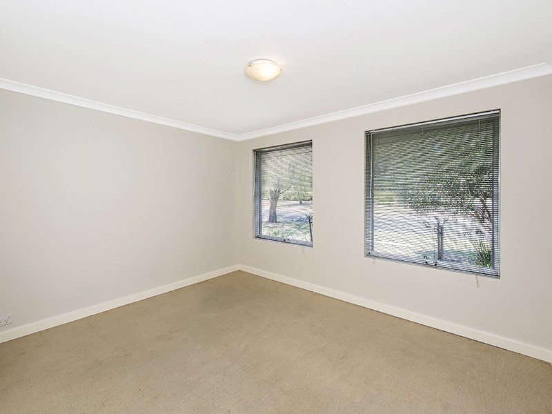 16 Possum Way, College Grove WA 6230