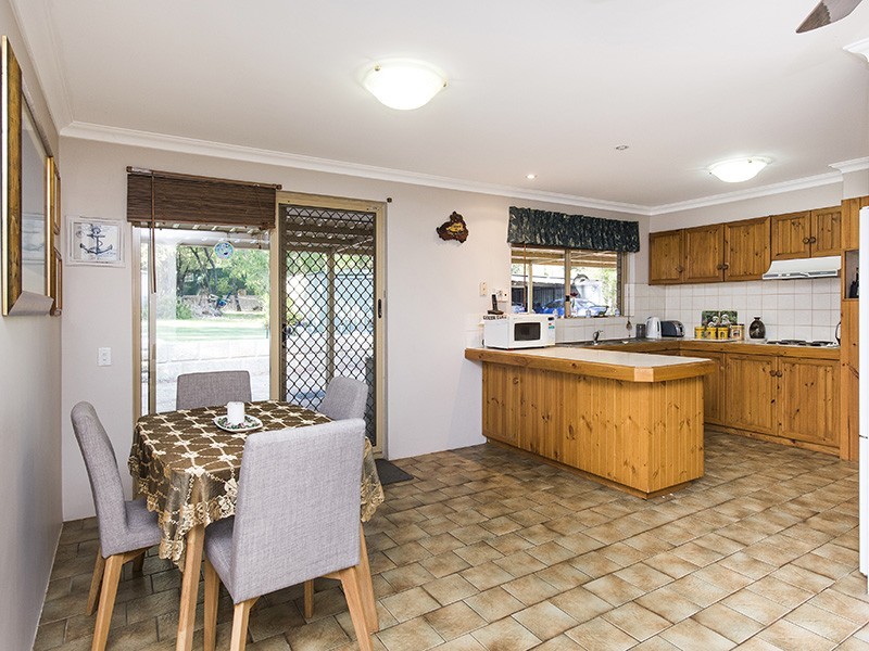 12 Lofthouse Drive, Leschenault WA 6233