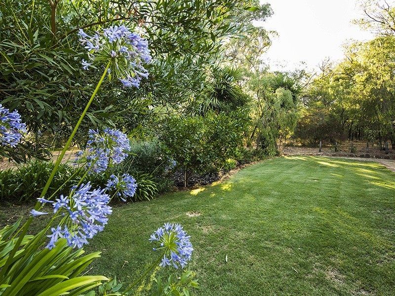 12 Lofthouse Drive, Leschenault WA 6233