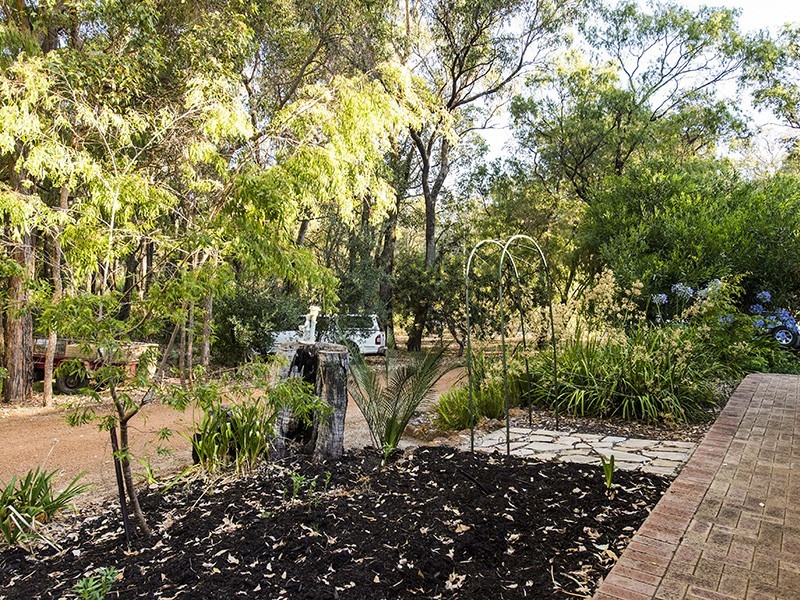 12 Lofthouse Drive, Leschenault WA 6233