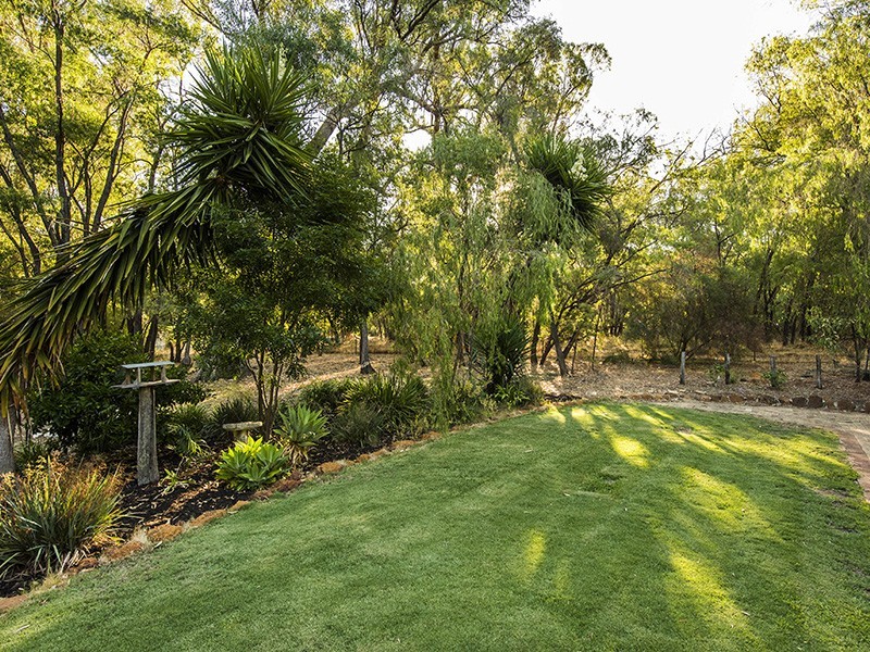 12 Lofthouse Drive, Leschenault WA 6233