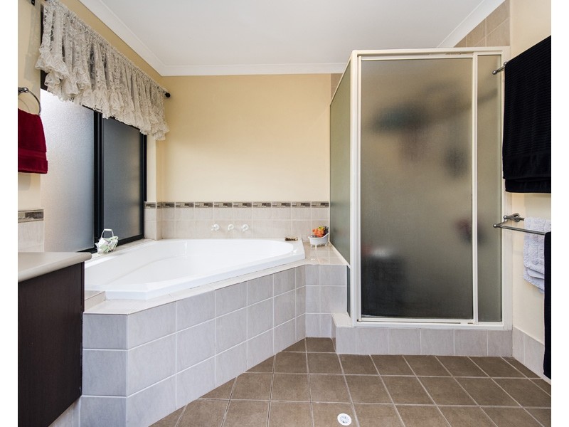 16 Nepean Turn, Millbridge WA 6232