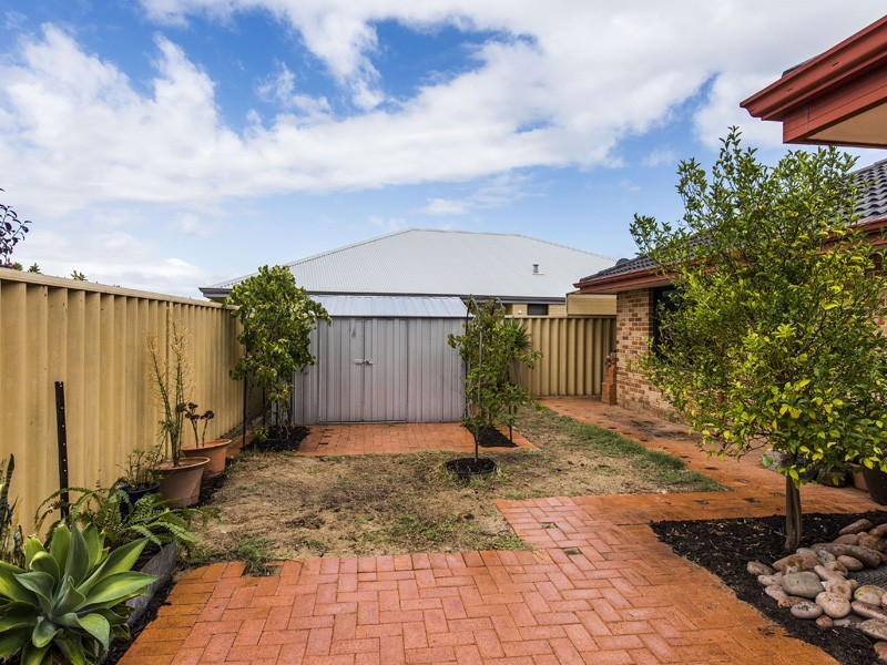 16 Nepean Turn, Millbridge WA 6232