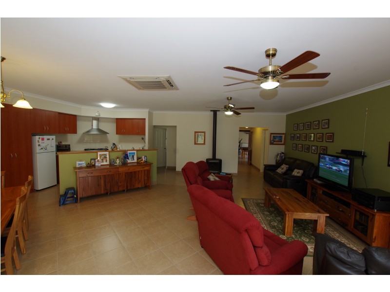 31 Maidment Parade, Dalyellup WA 6230