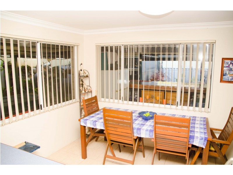 21 Pembroke Street, College Grove WA 6230