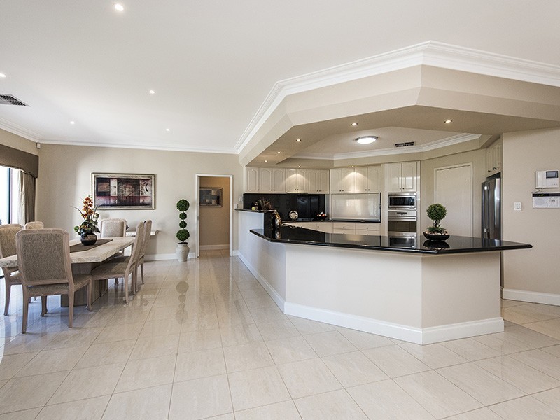 14 Gleneagles Way, Pelican Point WA 6230