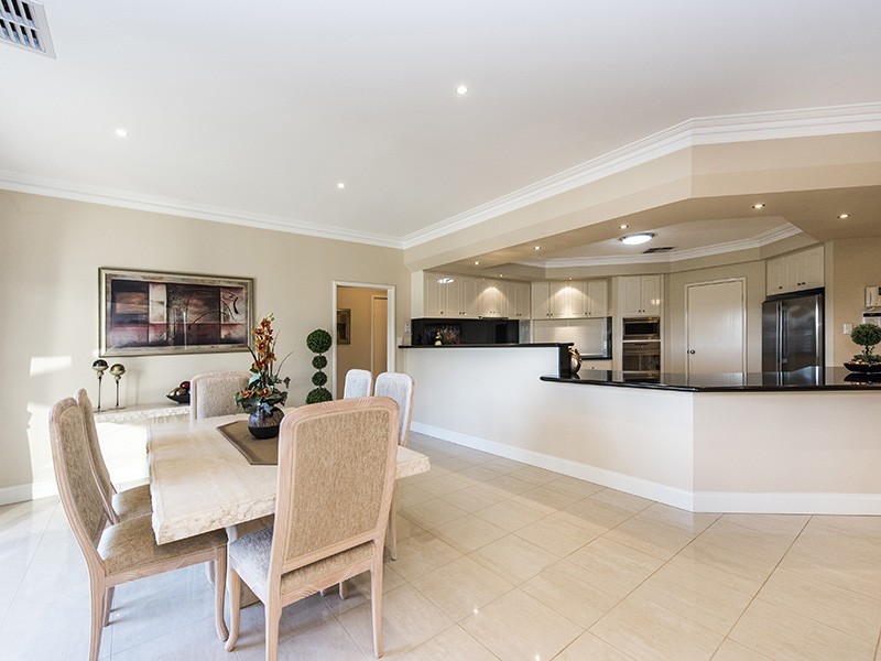 14 Gleneagles Way, Pelican Point WA 6230