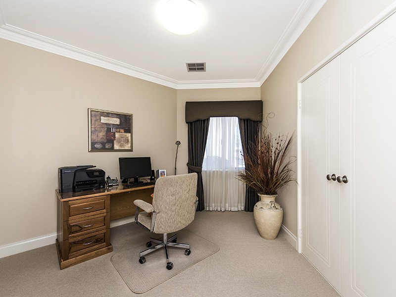 14 Gleneagles Way, Pelican Point WA 6230