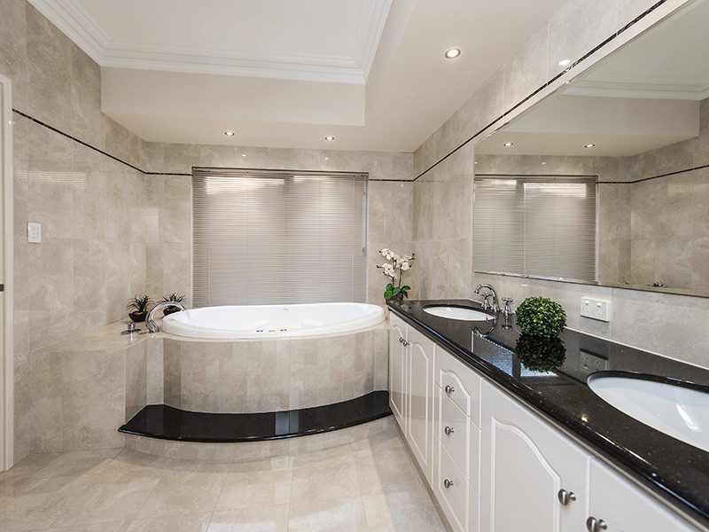 14 Gleneagles Way, Pelican Point WA 6230