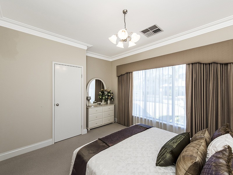 14 Gleneagles Way, Pelican Point WA 6230