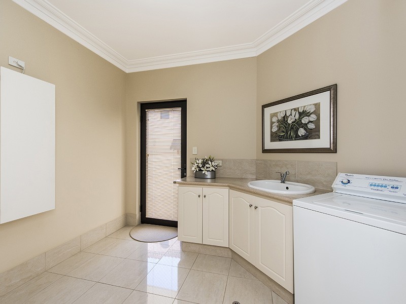 14 Gleneagles Way, Pelican Point WA 6230