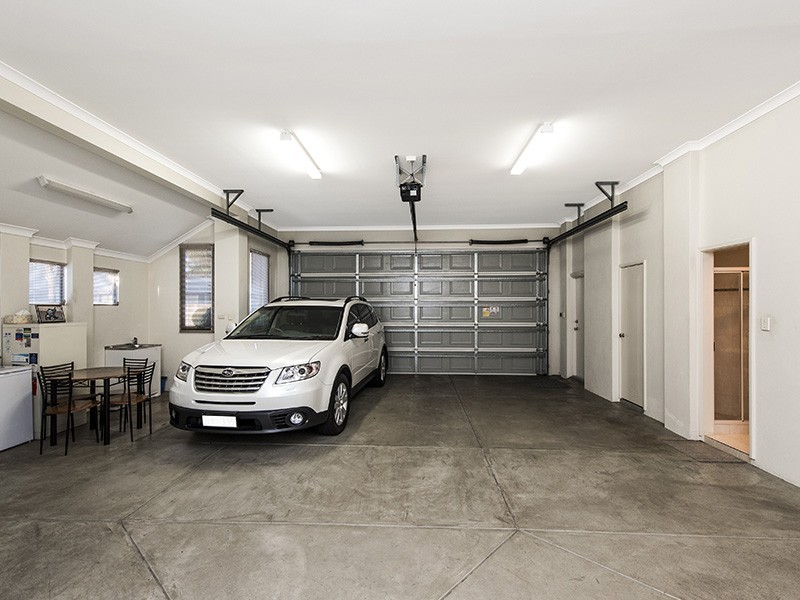 14 Gleneagles Way, Pelican Point WA 6230