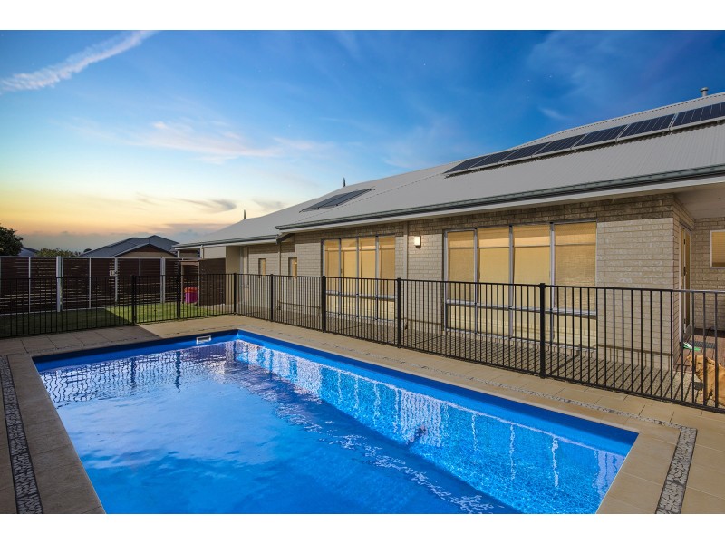 8 Rodondo Street, Dalyellup WA 6230