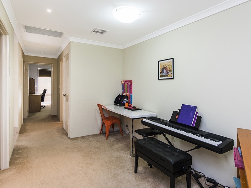 8 Rodondo Street, Dalyellup WA 6230