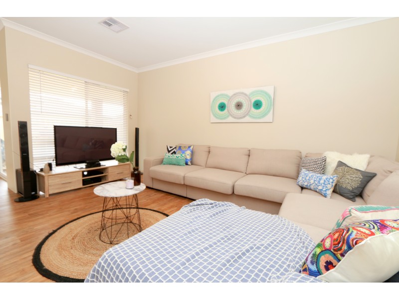 11 Reuben Way, Millbridge WA 6232