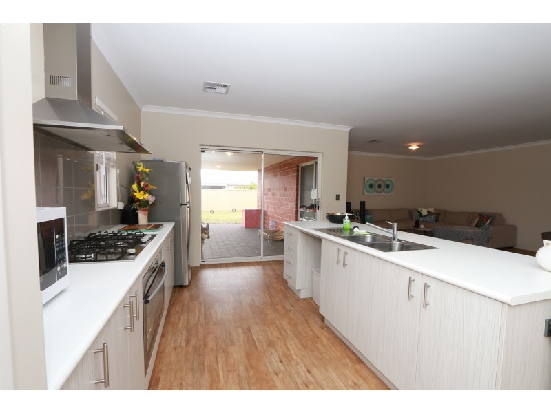 11 Reuben Way, Millbridge WA 6232